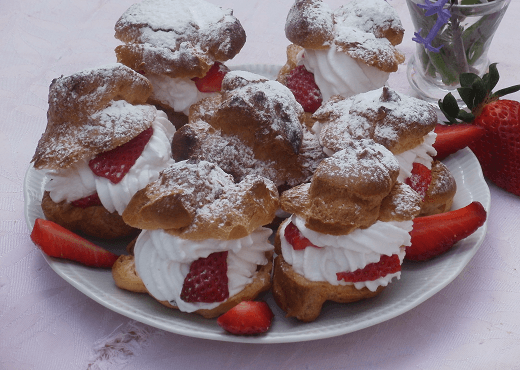 Пончики принцессы со взбитыми сливками и клубникой - Зузана Грня - Рецепты и кулинарная книга онлайн