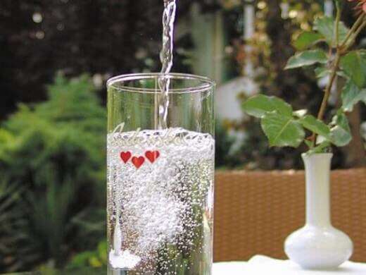 Gazirana mineralna voda za zabavu u kuhinji - Recepti i Kuvar online
