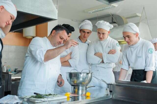 Gastronomski casovi italijanskog kuvara u Srednjoj turistickoj skoli, Eros Piko, kuvar - foto agencija ProPR