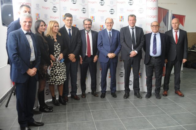 Fonctionnaires - 100 lycéens serbes ont visité 5 entreprises italiennes qui opèrent avec succès dans la région de Mačvan - Nord Communications