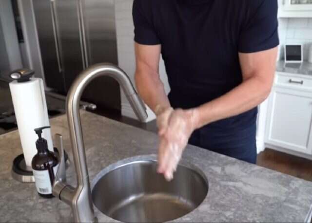 Kuvanje u doba korone - Gordon Remzi: kako pravilno oprati ruke? (VIDEO) - YouTube printscreen