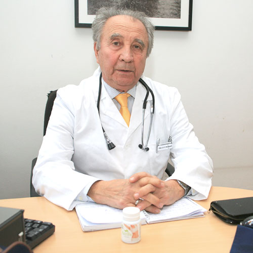 Dr. Naumovic