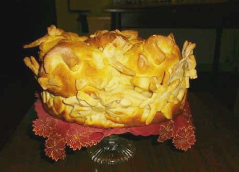 Slavski hleb sa osvecenom vodicom i korom limuna Verice Poznanović