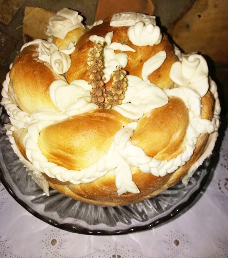 Tradicionalni slavski hleb sa ručno rađenim ukrasima Verice Poznanović